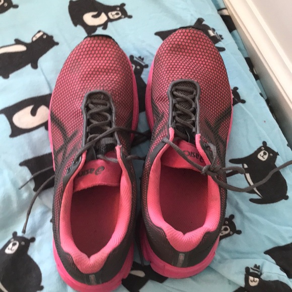 Pink ASICS - Picture 2 of 3